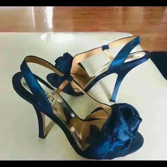 Badgley Mischka gorgeous sandal. 4 inch heel - Picture 1 of 7
